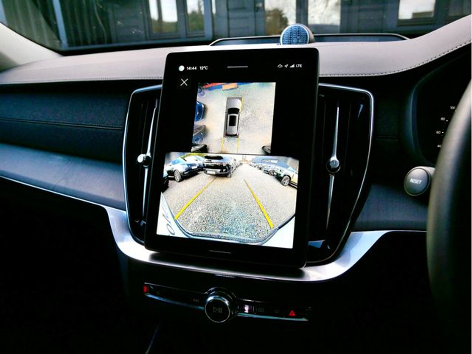 2025 Volvo XC90 - image 26