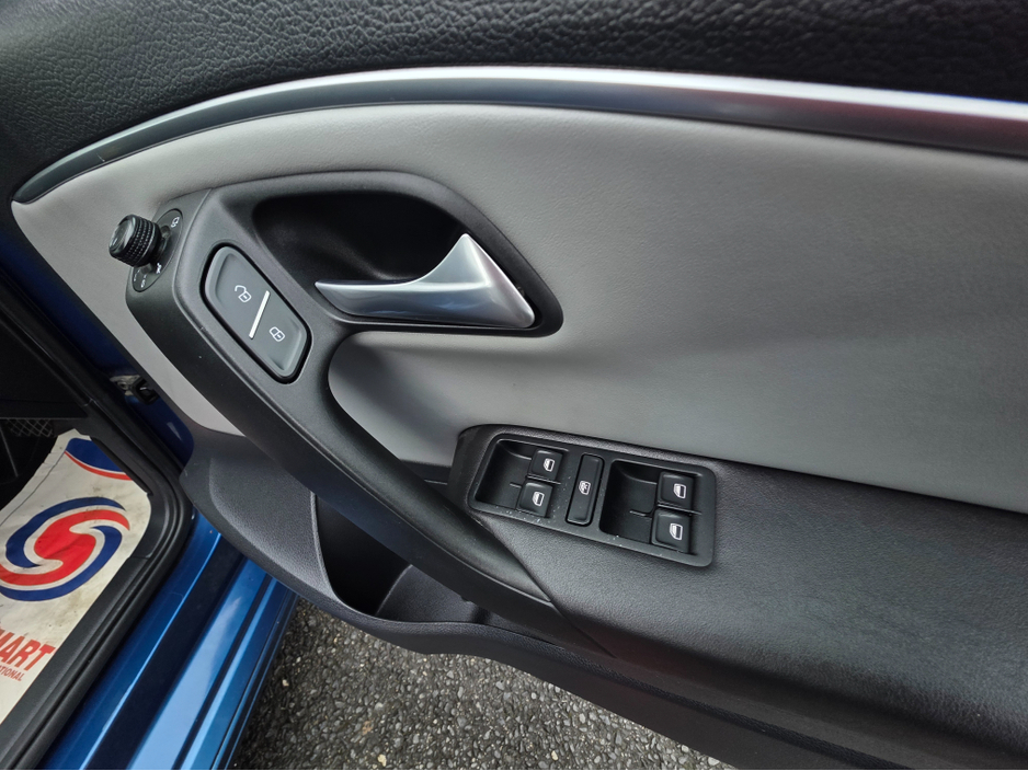 2015 Volkswagen Polo - image 5