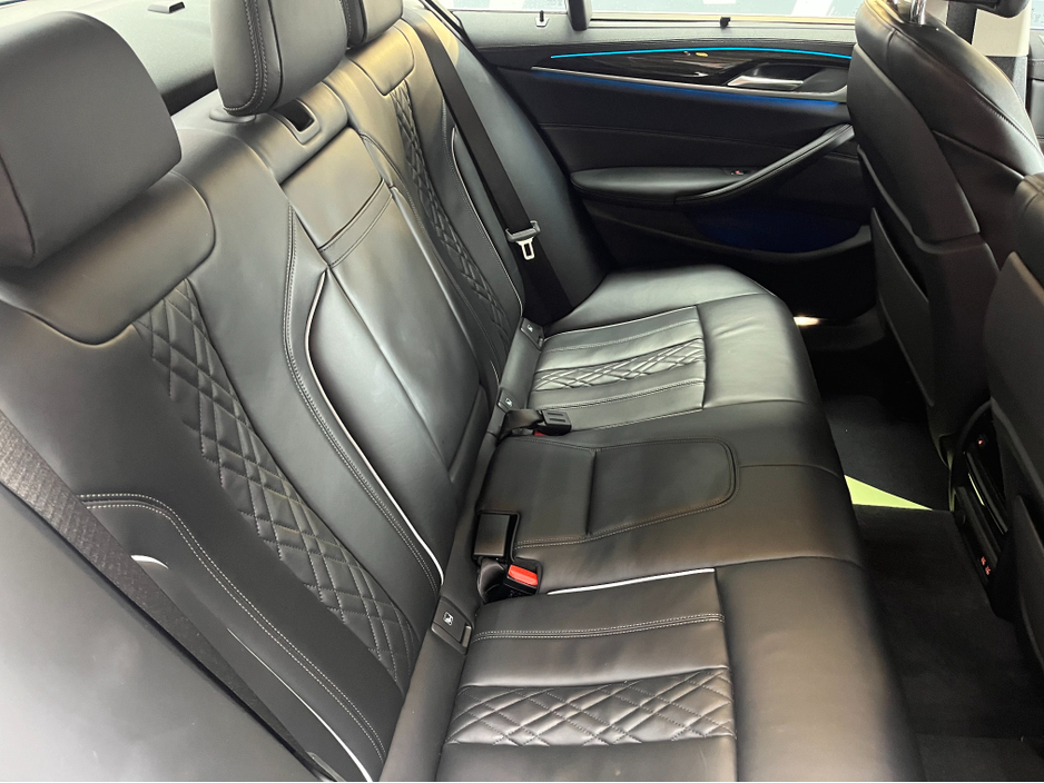 2020 BMW 5 Series - image 13