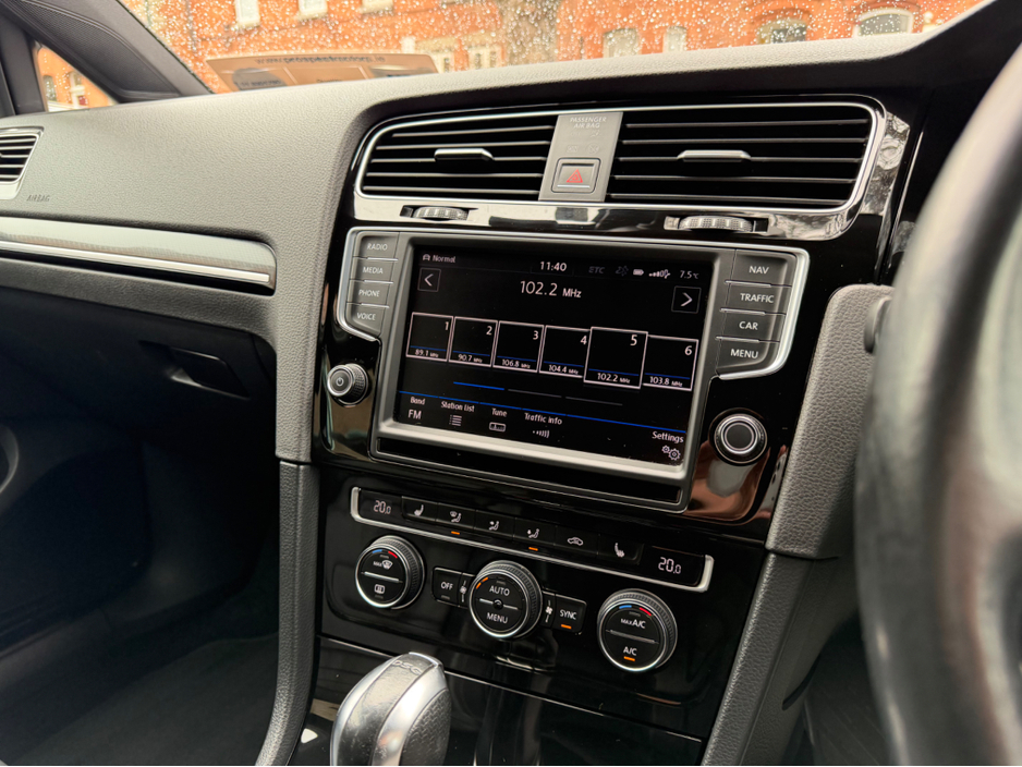 2016 Volkswagen Golf - image 21