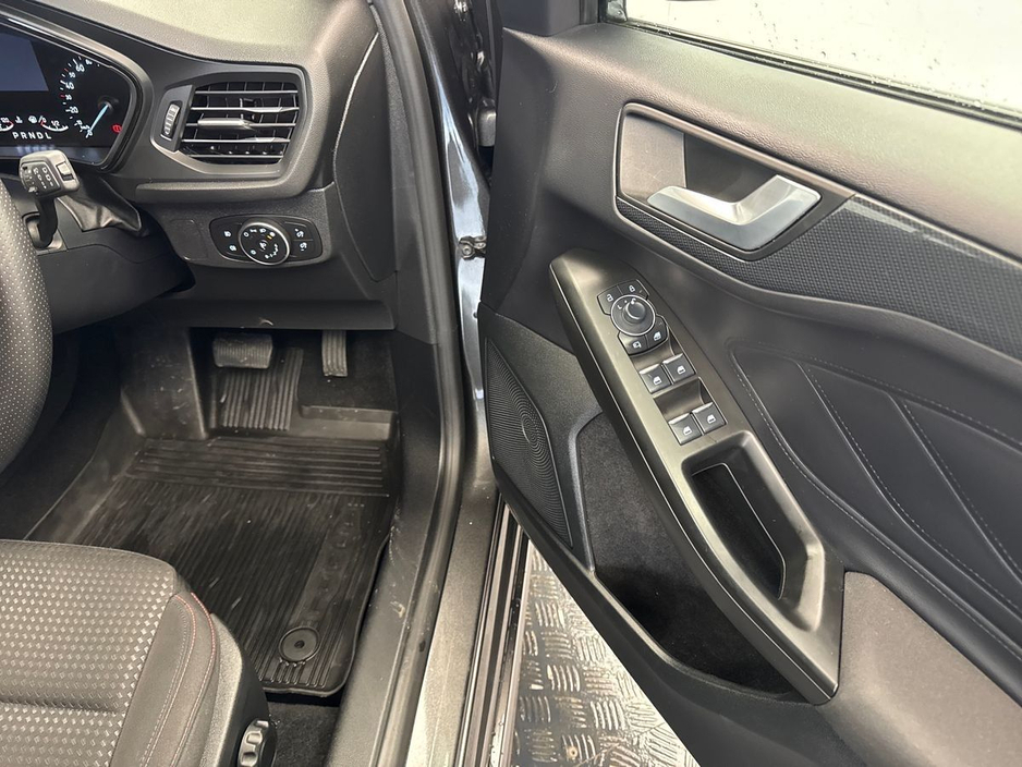 2025 Ford Focus - image 11