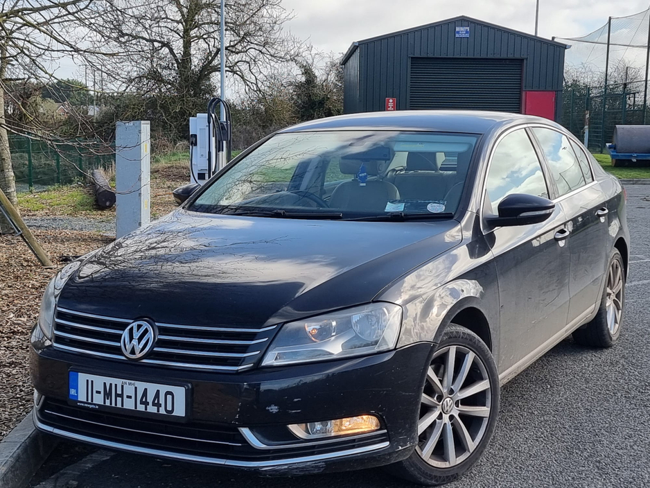 2011 Volkswagen Passat - image 5