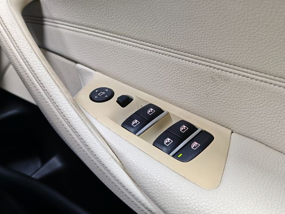 2019 BMW 5 Series - image 31