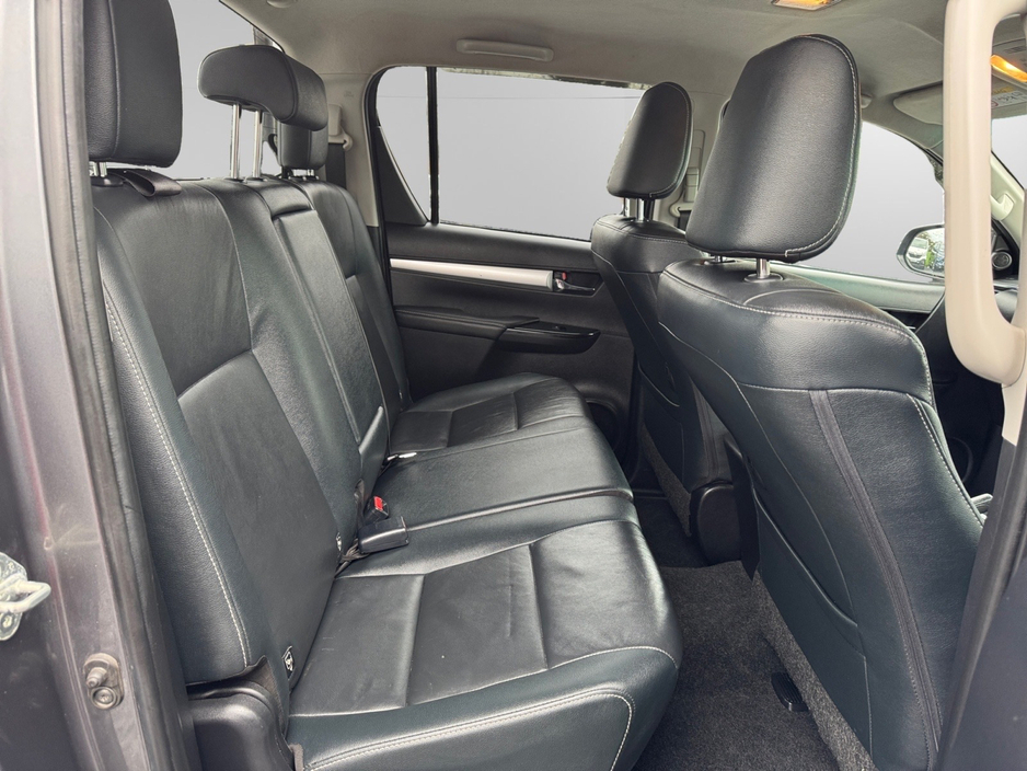 2018 Toyota Hilux - image 13