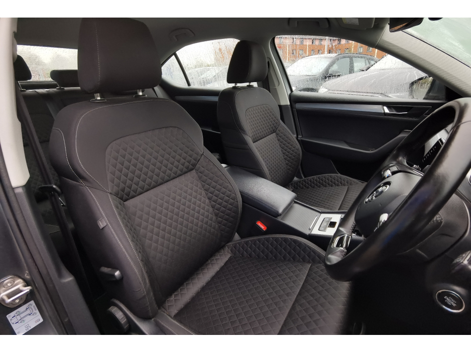 2023 Skoda Superb - image 9