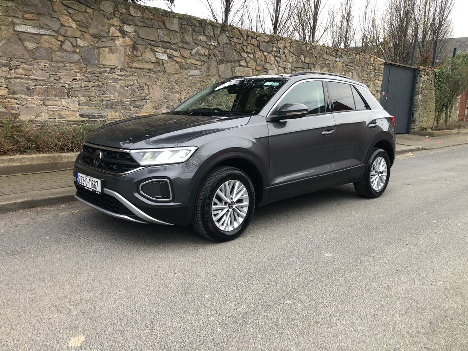 2022 Volkswagen T-Roc - image 4