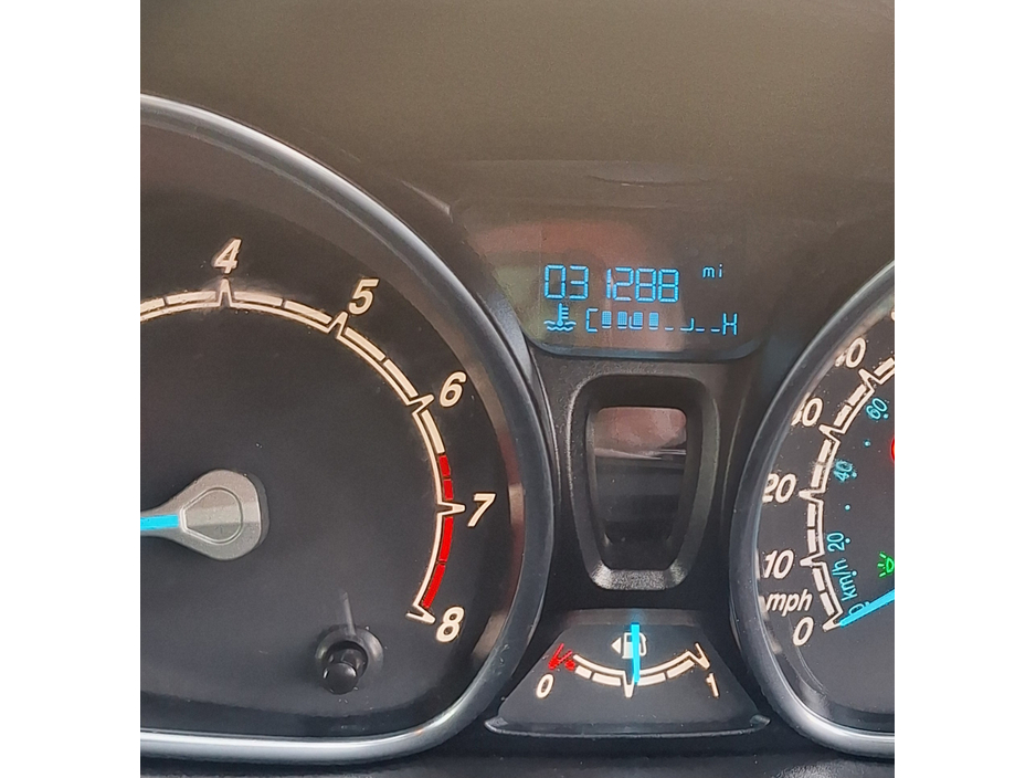 2015 Ford Fiesta - image 9