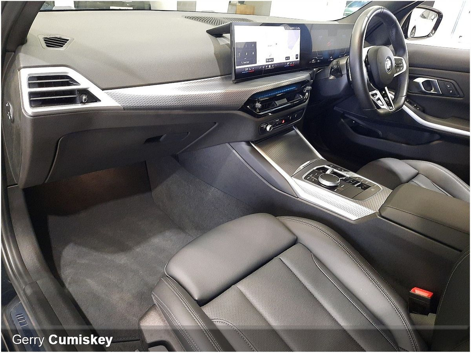 2025 BMW 3 Series - image 4