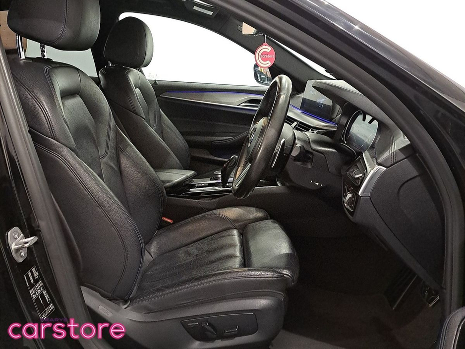 2017 BMW 5 Series - image 12