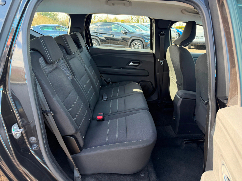 2022 Dacia Jogger - image 9