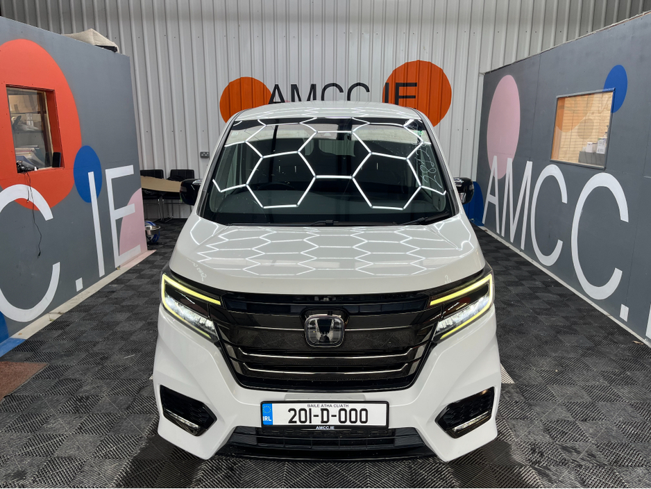 2020 Honda Stepwagon - image 6