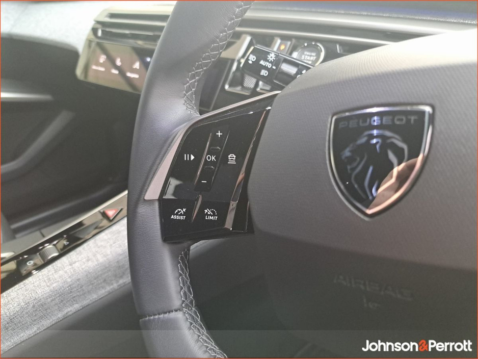 2025 Peugeot 3008 BEV 73kWH 210BHP Allure. €45,900