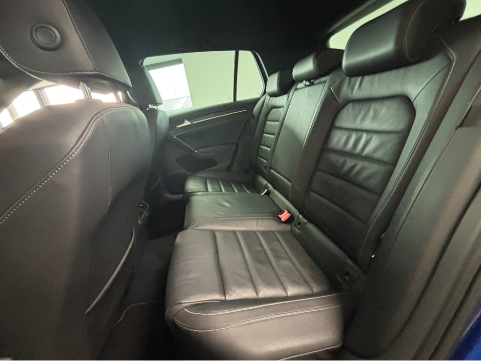 2014 Volkswagen Golf - image 11