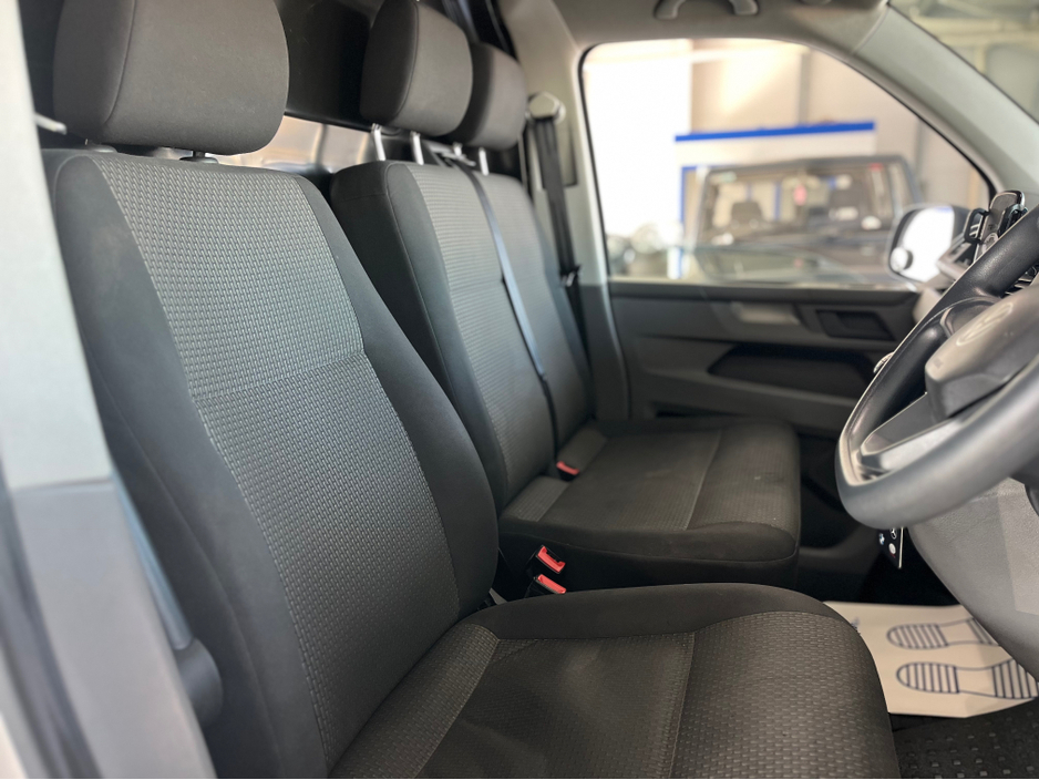 2021 Volkswagen Transporter - image 12