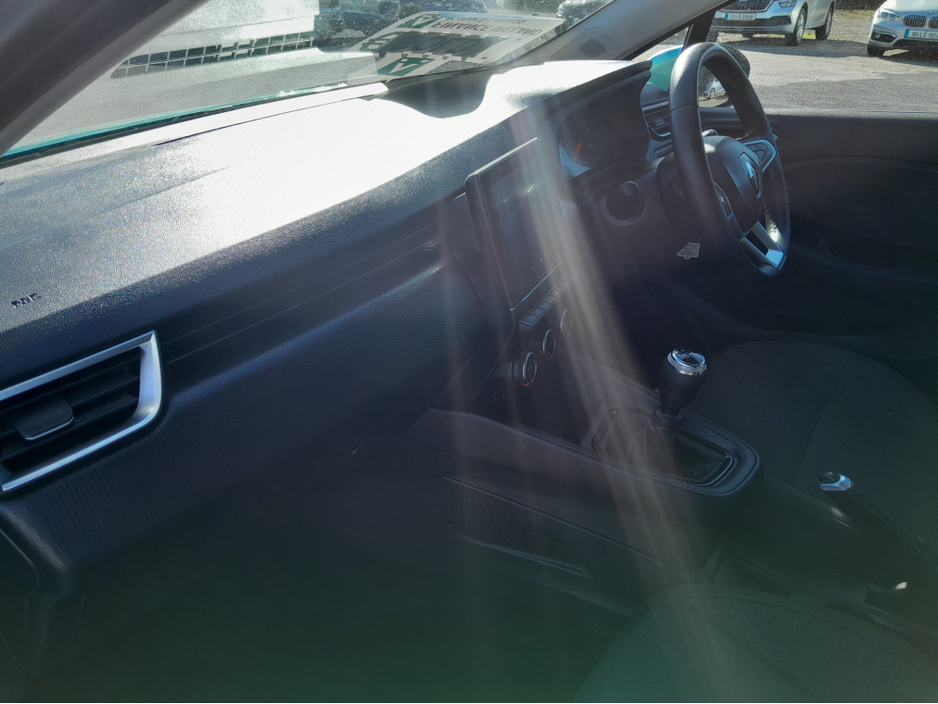 2022 Renault Clio - image 22