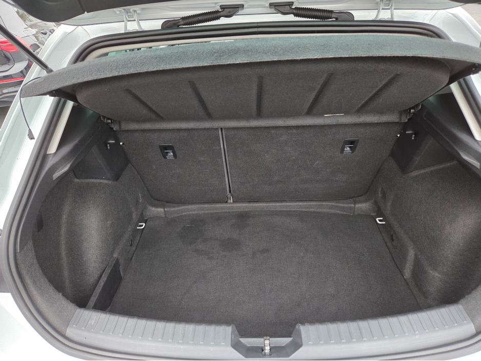 2022 SEAT Leon - image 15