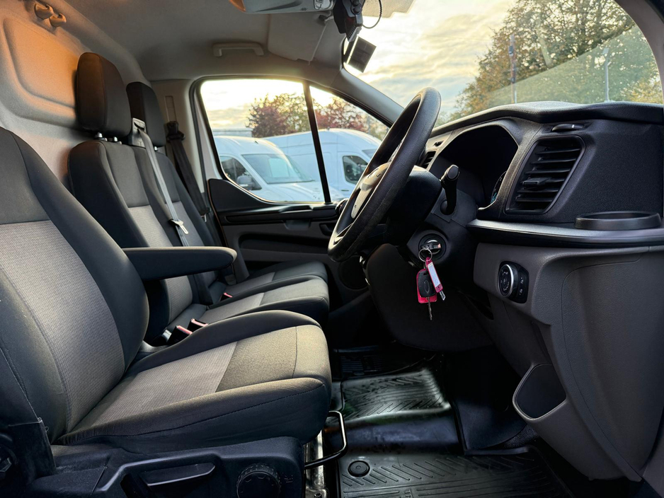 2022 Ford Transit Custom - image 8