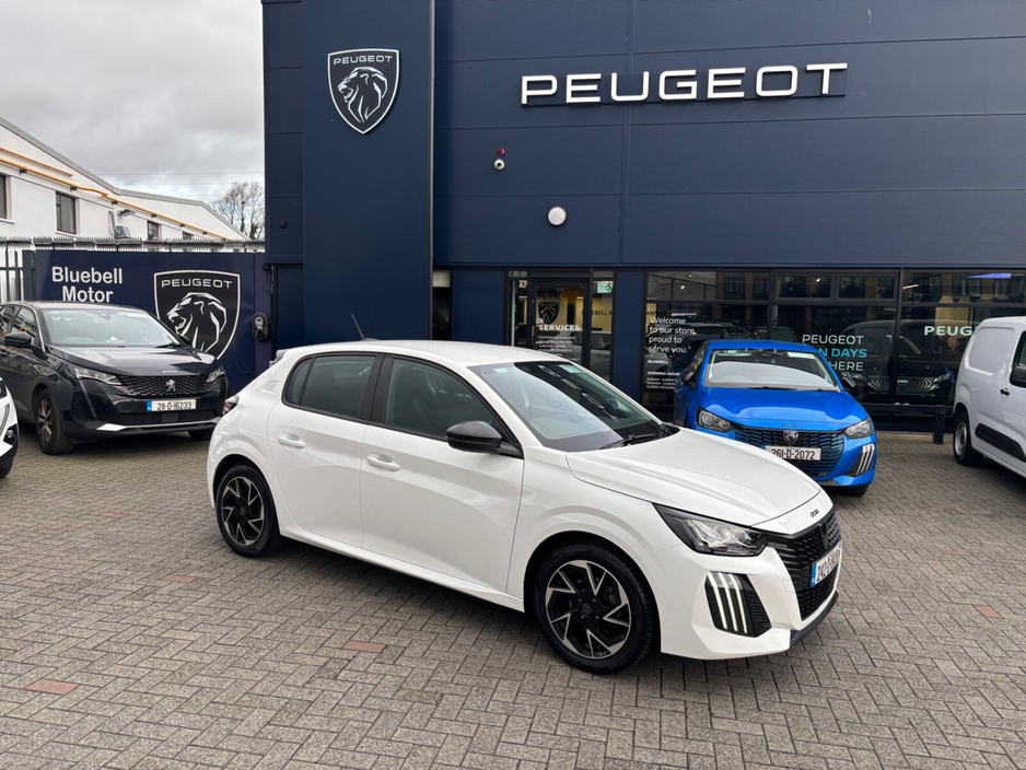 2024 Peugeot 208 - image 2