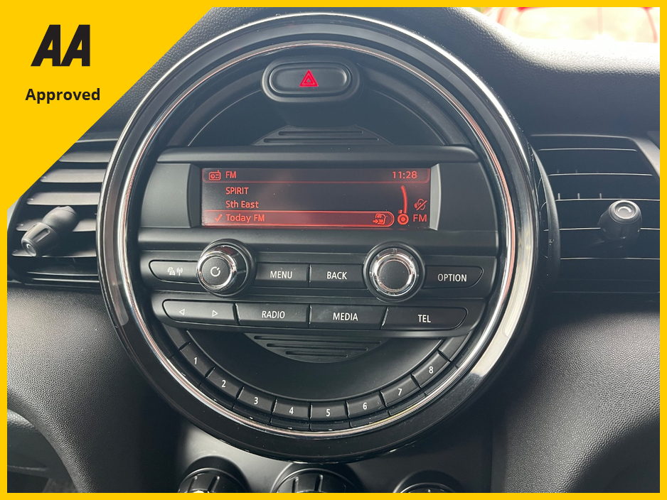 2014 MINI Hatch - image 16