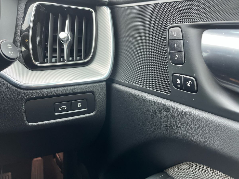 2023 Volvo XC60 - image 14