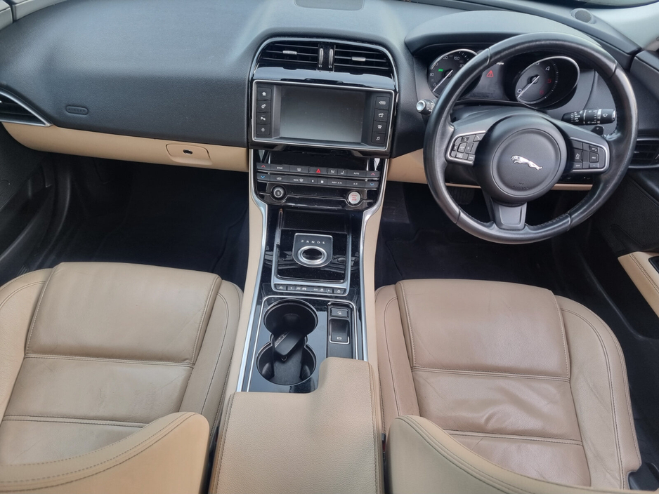 2016 Jaguar XE - image 6