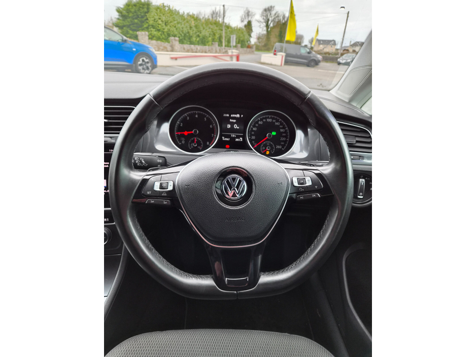 2018 Volkswagen Golf - image 14