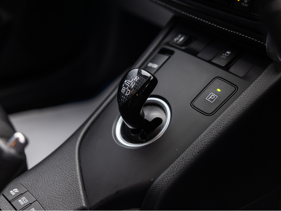 2017 Toyota Auris HYBRID LUNA 4DR AUTO €15,950