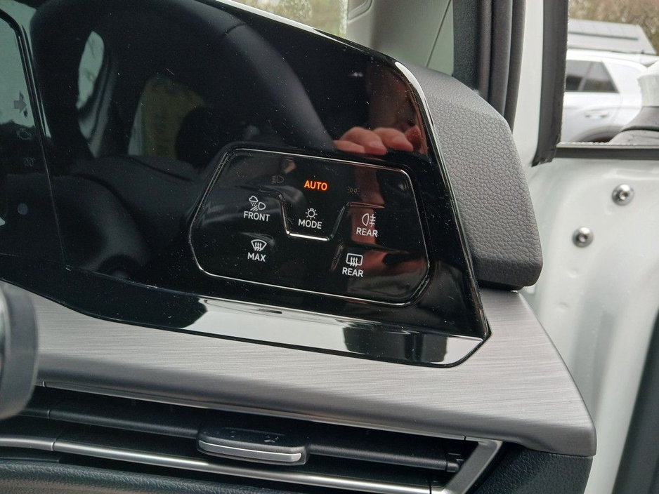 2023 Volkswagen Golf 1.5 TSI 130HP Style, White, 1 owner, 42km €29,900