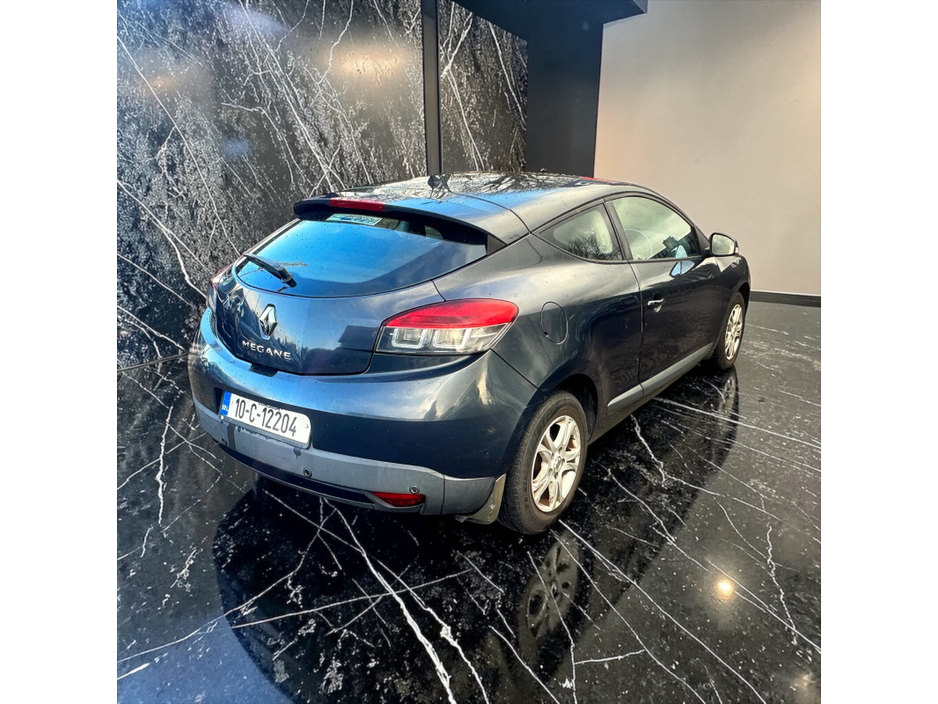 2010 Renault Megane - image 11