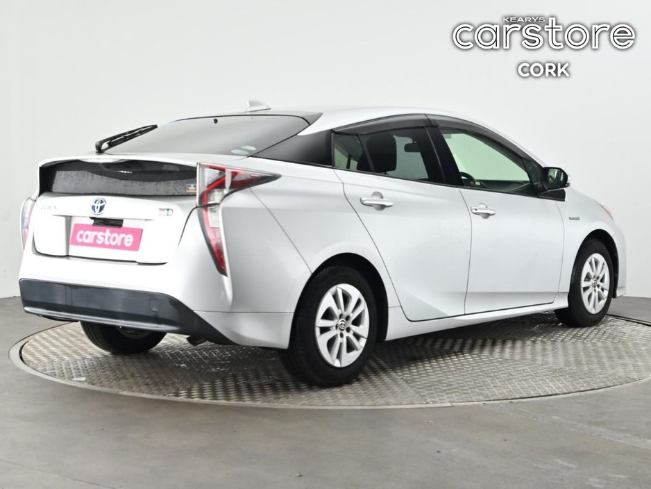 2017 Toyota Prius - image 5