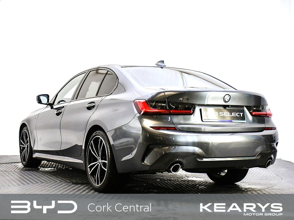 2020 BMW 3 Series - image 7