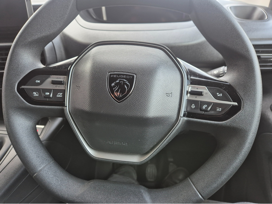 2024 Peugeot Partner - image 12