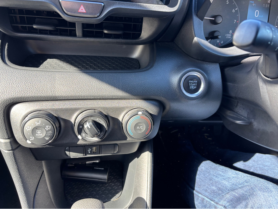 2022 Toyota Yaris - image 7