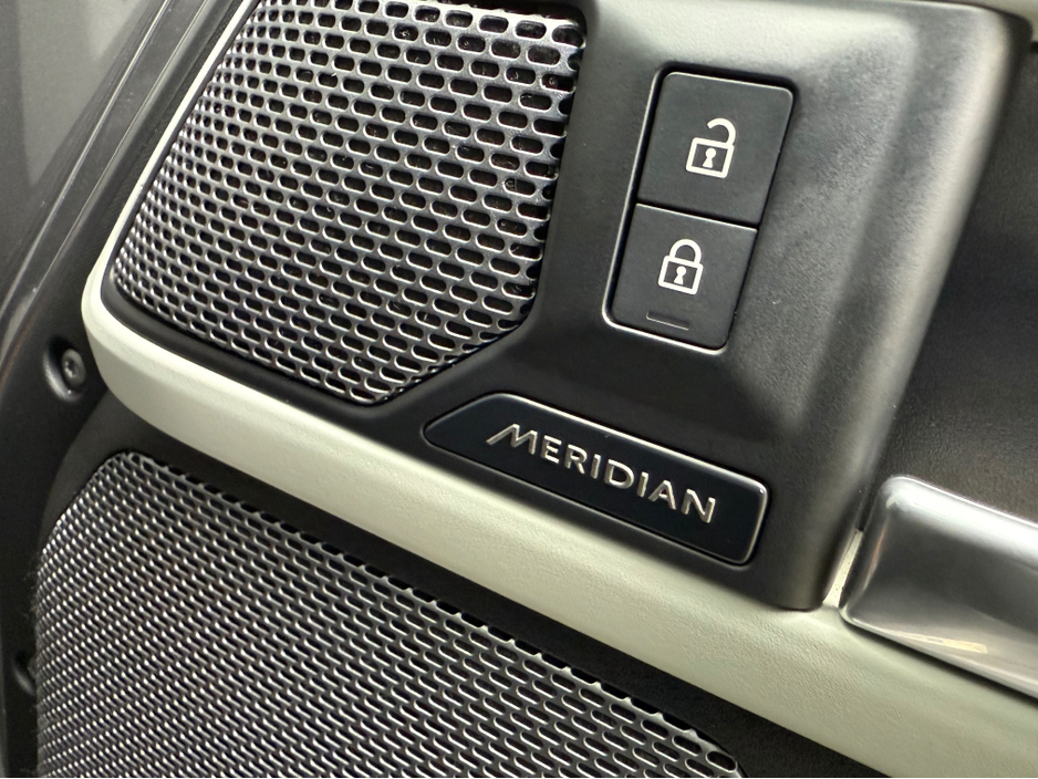 2021 Land Rover Defender - image 22