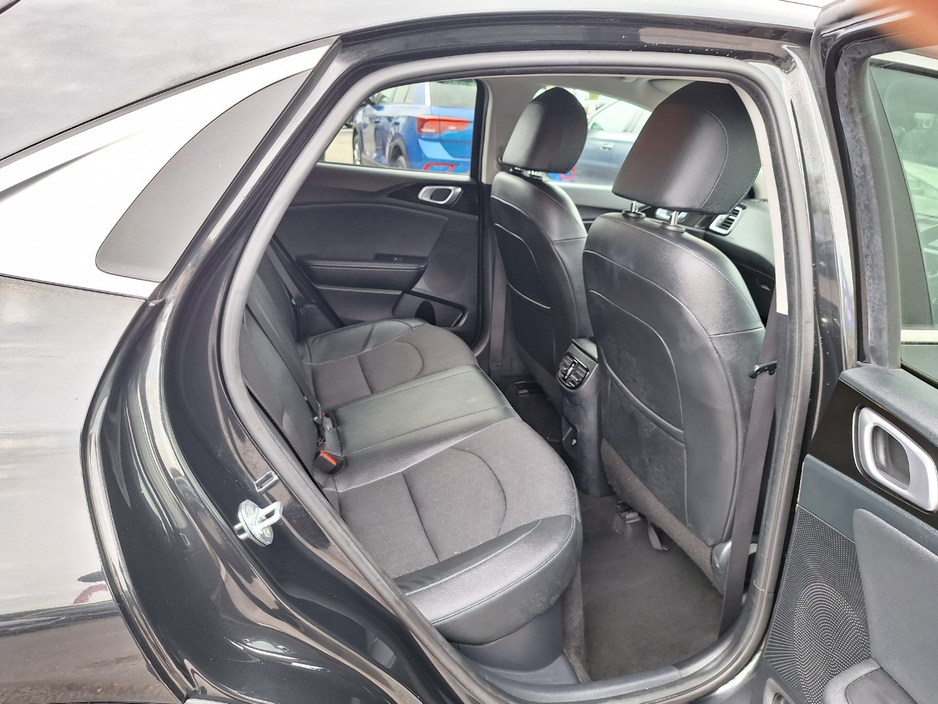 2023 Kia XCeed - image 10