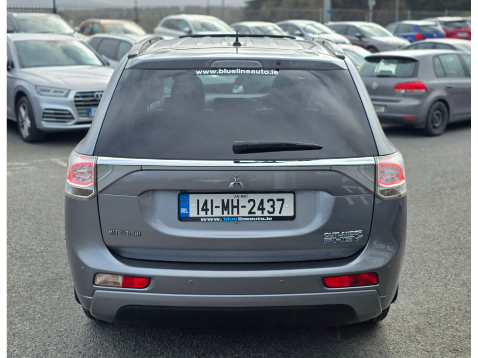 2014 Mitsubishi Outlander - image 4