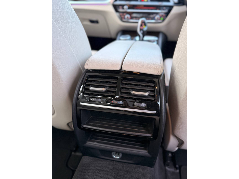 2019 BMW 5 Series - image 26