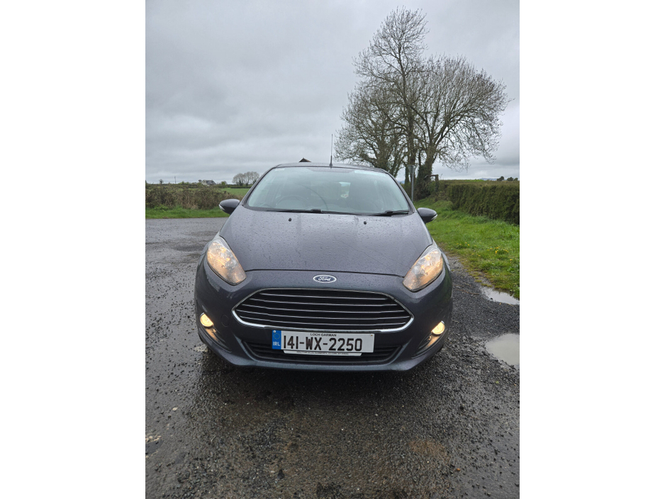 2014 Ford Fiesta - image 2