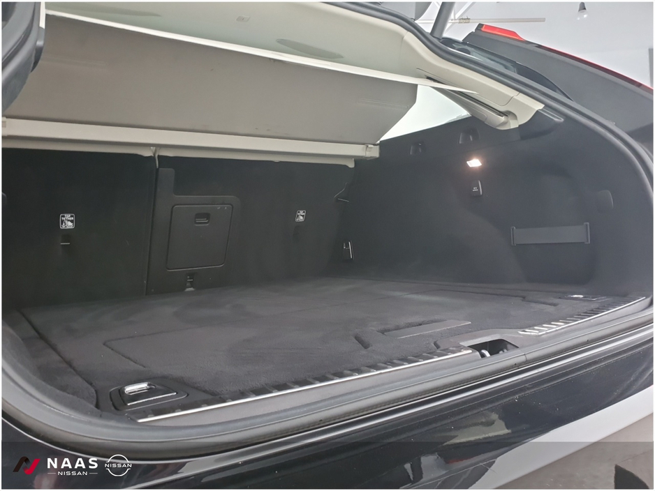 2025 Volvo V90 - image 12