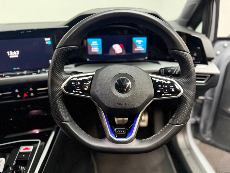 2023 Volkswagen Golf - image 19