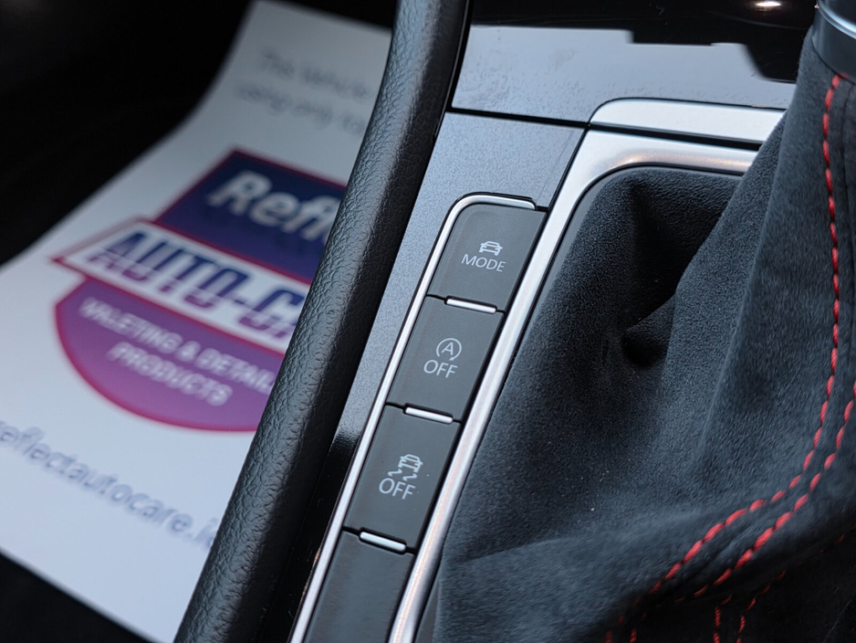 2016 Volkswagen Golf - image 25