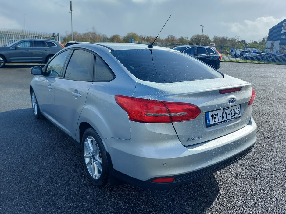 2016 Ford Focus - image 9