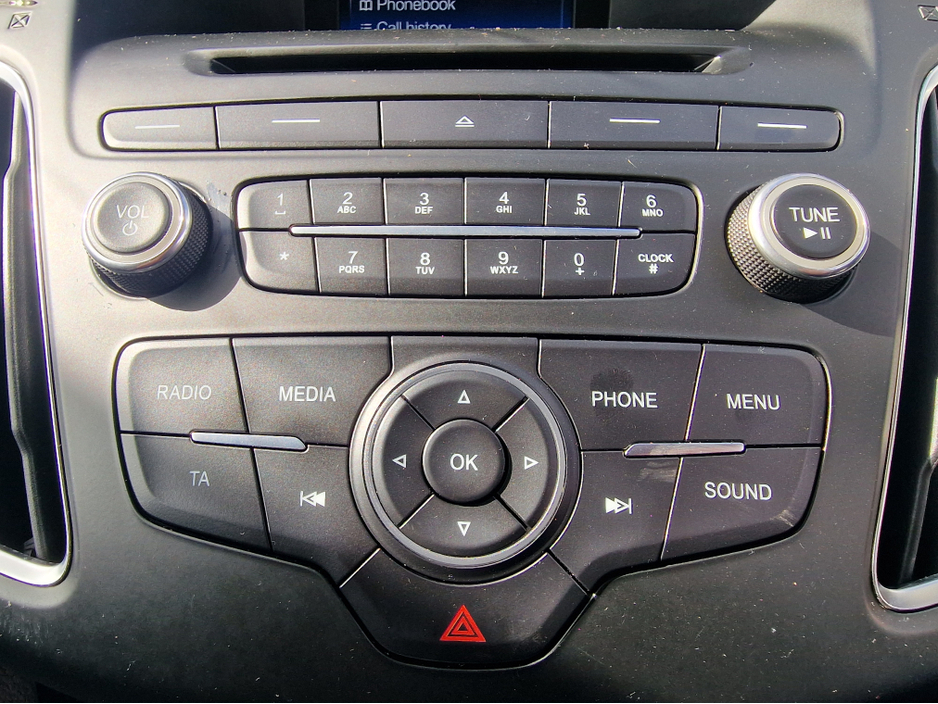 2015 Ford Focus - image 25