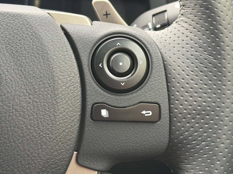 2015 Lexus IS 300 h - image 21