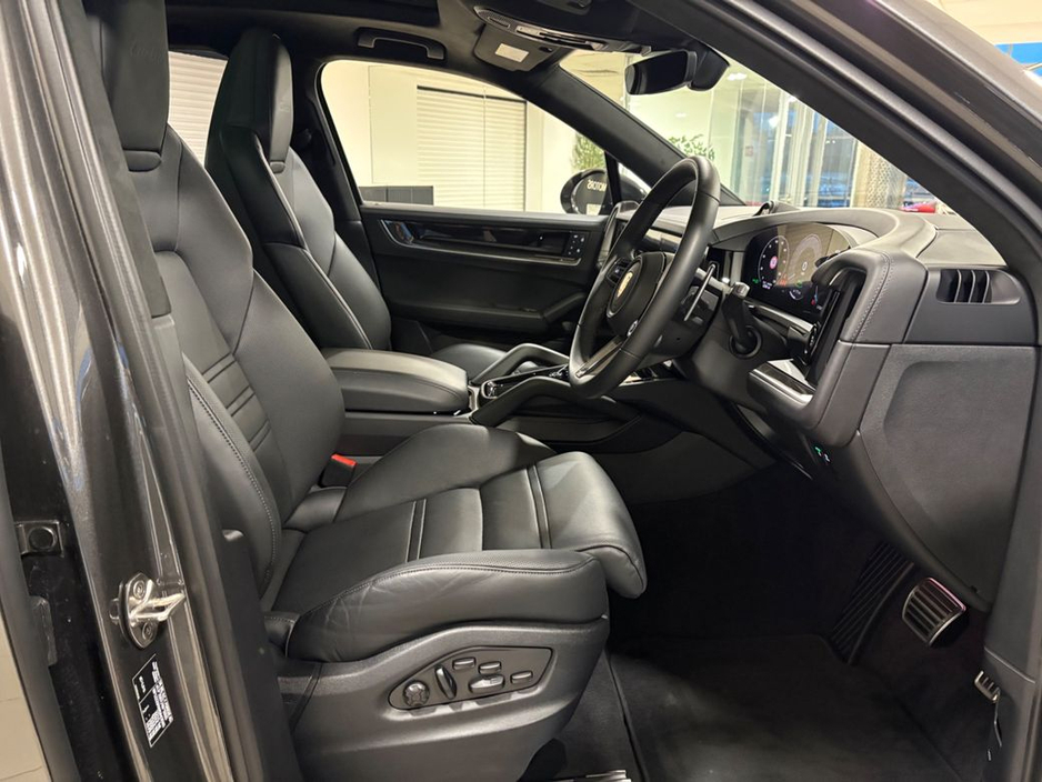 2024 Porsche Cayenne - image 29