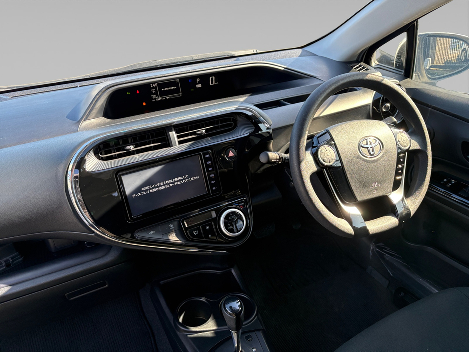 2018 Toyota Aqua - image 11