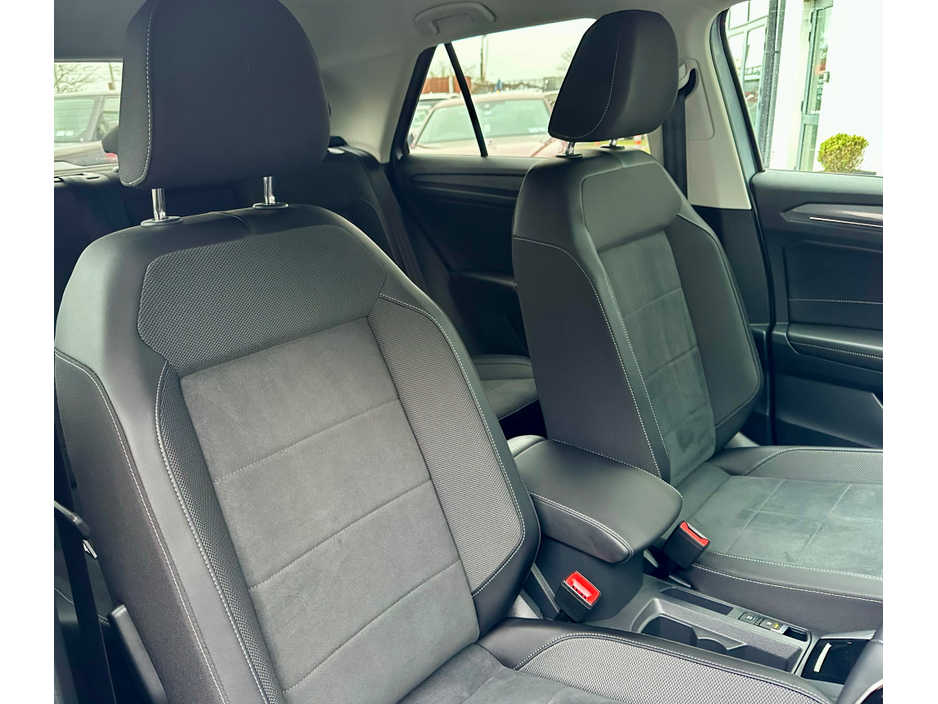 2023 Volkswagen T-Roc ++JUST 6K KML++ STYLE 1.5 TSI D7F 150HP €34,950