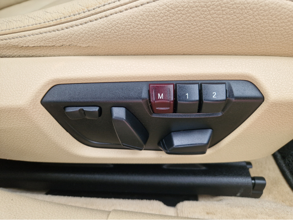 2013 BMW 3 Series - image 29