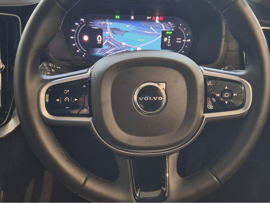 2025 Volvo XC90 T8 PHEV AWD AUTO PLUS - New Model - 7 Seats - Pan Roof - Black Leather -