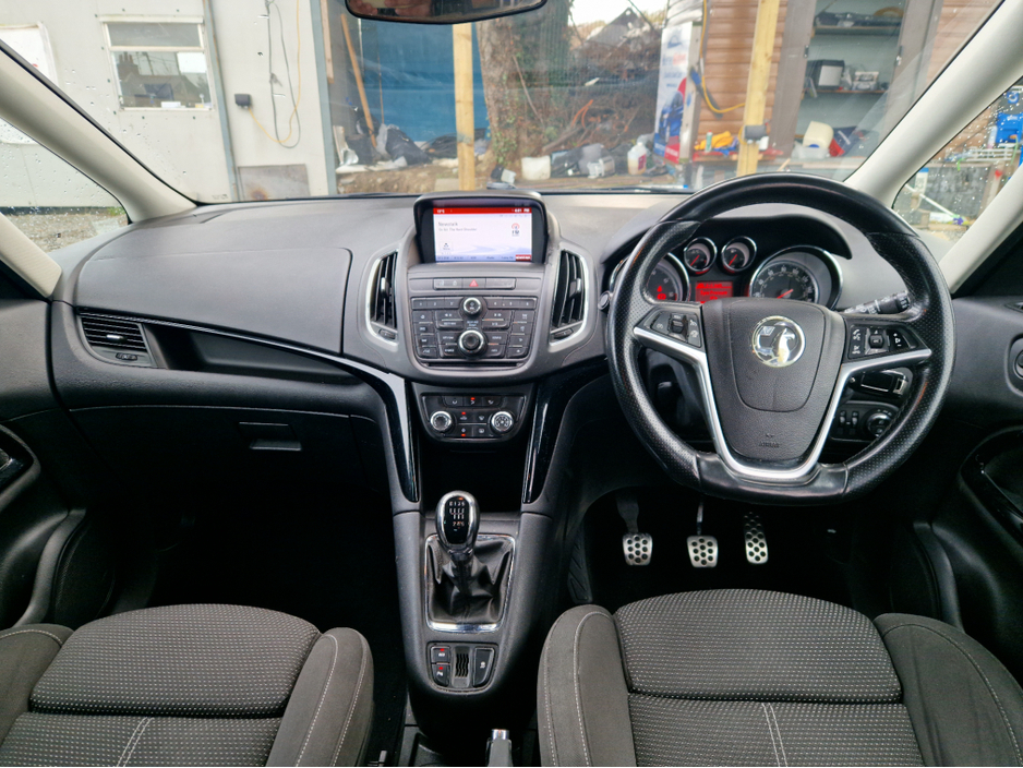 2016 Opel Zafira - image 12